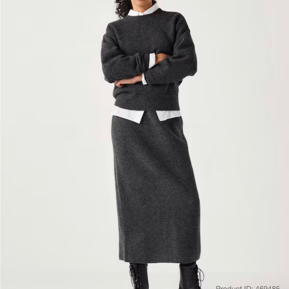 Chic Charcoal Knit skirt.